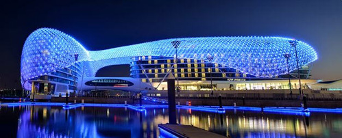 Цветодинамическая подсветка купола отеля YAS в Абу-Даби
